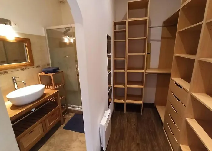 Location Rez De Maison Dans Quartier * Saint-Raphael (Var)