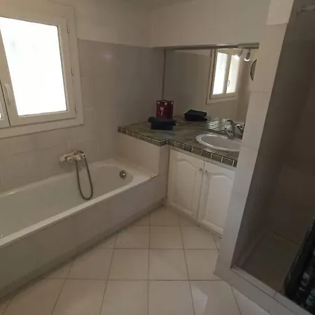 Hébergement de vacances Location Rez De Maison Dans Quartier Saint-Raphaël