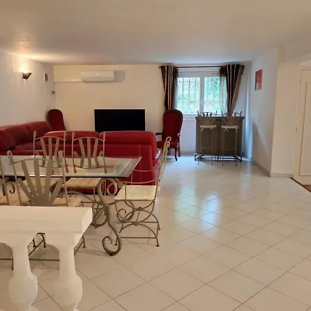 Location Rez De Maison Dans Quartier Vakantiehuis Saint-Raphaël