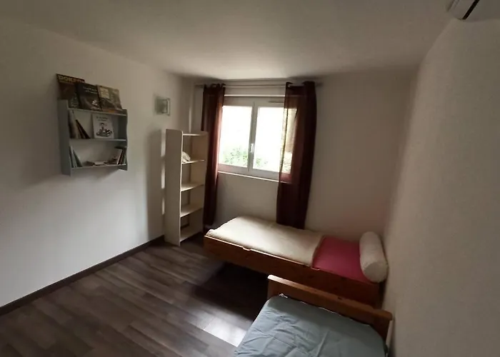 Location Rez De Maison Dans Quartier *